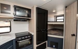 2025 Avenger with Bunks (LIKE NEW)-Delivery Only