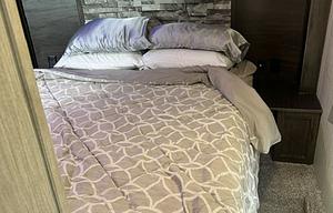 2019 Arctic Wolf 305ML6 | Sleeps 6 | 2 A/C