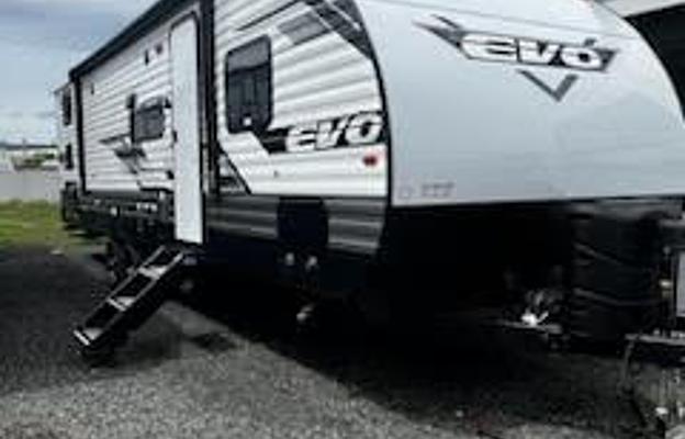 Ellie- 2023 Forest River RV EVO Lite 2750QBX