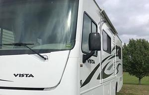 2013 Winnebago Vista 26 foot Class A Motorhome with one slideout
