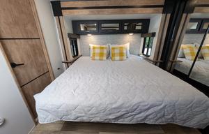 Outback: Chef's kitchen, King bed, 3 slides, Solar