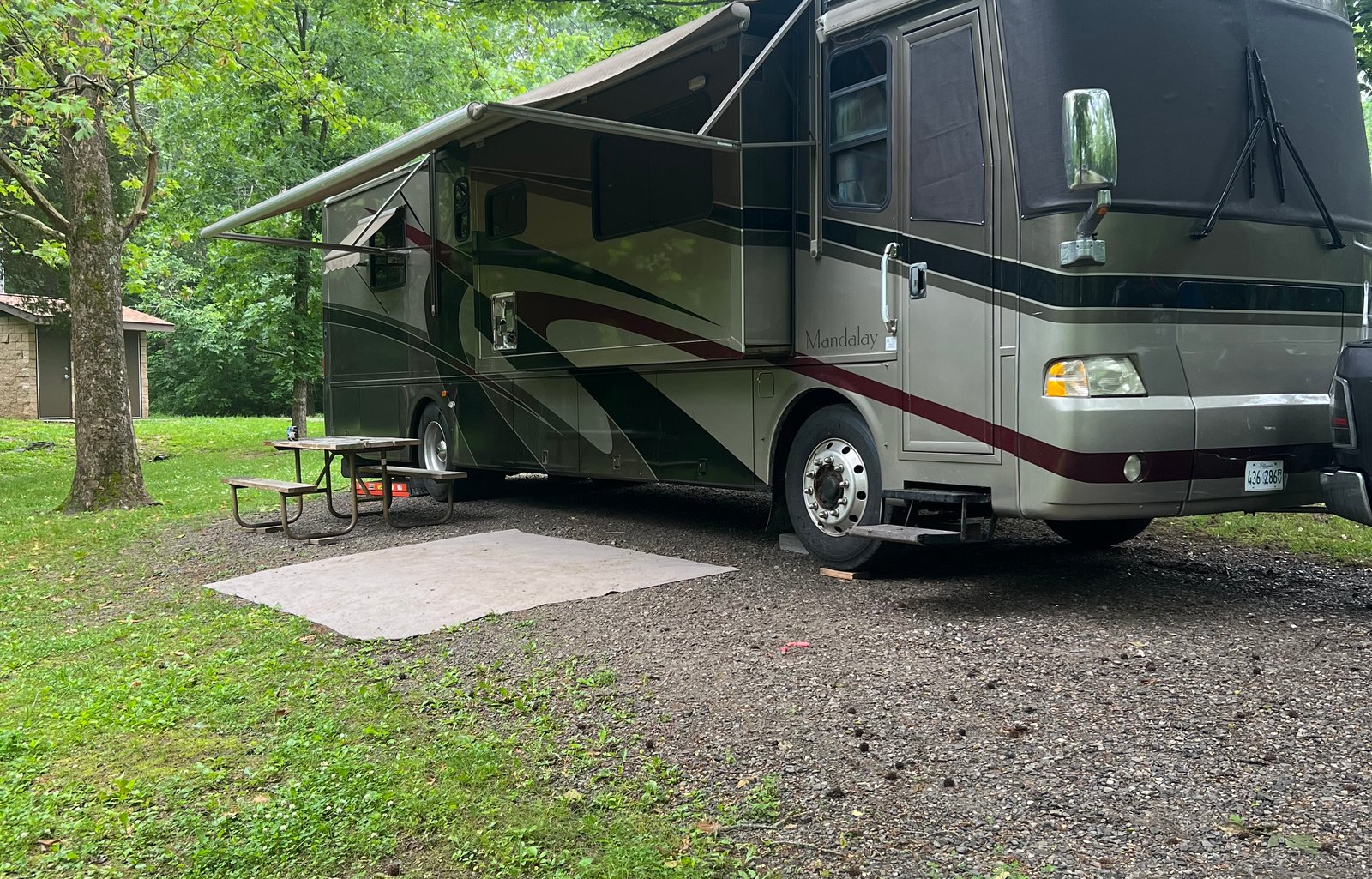 2004 Mandalay Luxury Division Mandalay Class A 43A