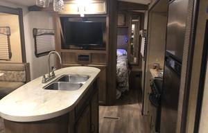 Spacious 26 footer with 2 slides...easy to haul!