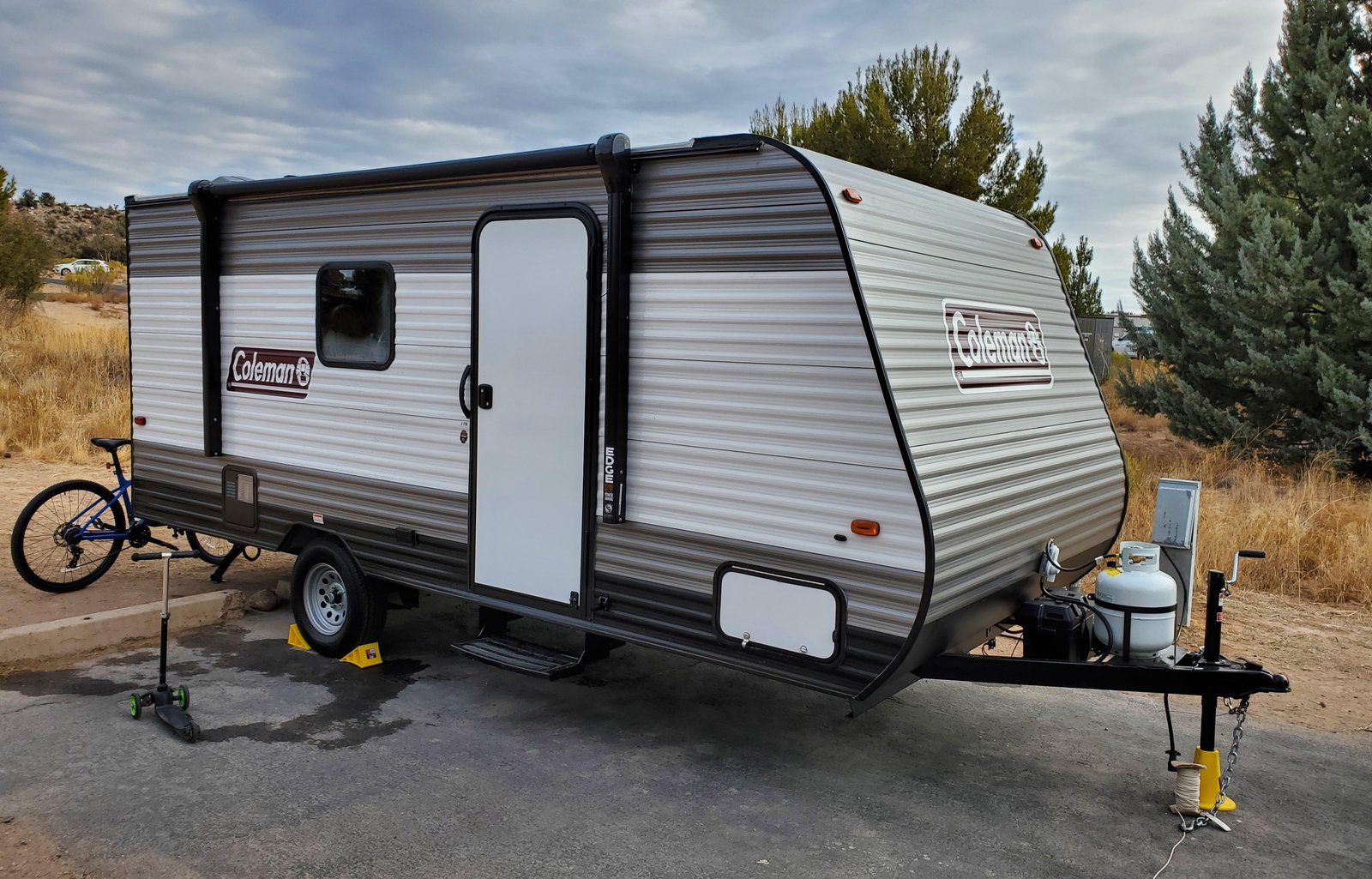 2024 Dutchmen RV Coleman Lantern LT Series 17b