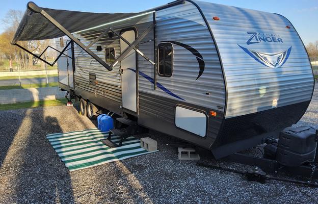 2017 CrossRoads RV Zinger ZR333DB