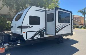 The Little Hauler 3,700 lb Bunkhouse
