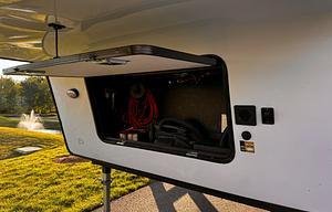 Modern Fifth Wheel – Your Home on the Road