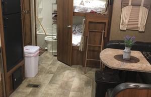 3 BEDS SPACIOUS AND COMFY DISCOUNT M2M AVAILABLE