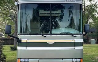 2005 Fleetwood RV Bounder 38N RV rental photo 3