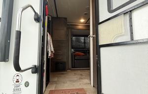 2021 Dutchmen RV Coleman Light 2835BH RV rental photo 6