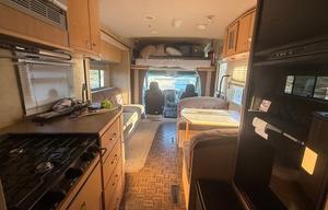 2007 Winnebago Navion 23H