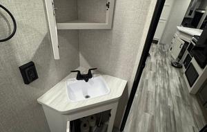Fully Loaded NE Wisconsin Camper-Sleeps up to 10