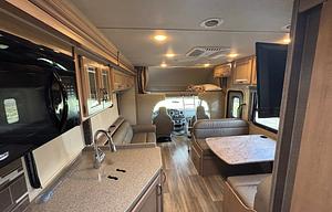 "Olive" 2018 Thor Four Winds 31Y Family fun