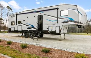 Cherokee Arctic Wolf | Luxury 5th Wheel Bunkhouse
