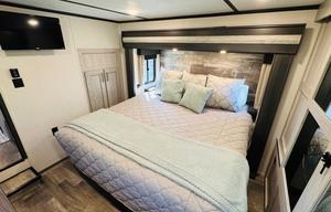 The Cabana Montana - 2021 Montana HC 377FL