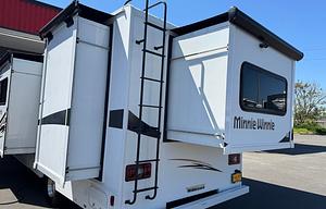 2017 Winnebago Minnie Winnie 27Q