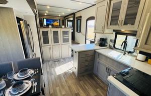 The Cabana Montana - 2021 Montana HC 377FL