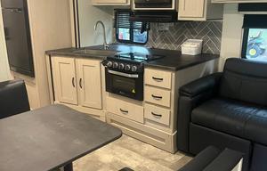 Family Bunkhouse Coachmen Apex Ultra-Lite 300BHS