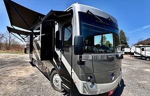 Luxury Personified: The Holiday Rambler