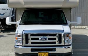 HECTOR - 2018 Thor Motor Coach Four Winds 30D