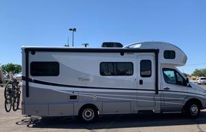 Luxury Diesel-Dog Friendly-Easy to Drive-Sleeps 6