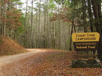 Entrance to the Cooper Creek Loop