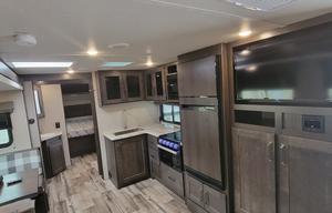 Dual-Suite Retreat Family Bunkhouse 32' Transcend