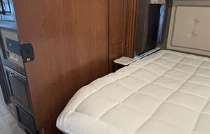 Class A Bounder 2 Full Bath w/ King and Bunkhouse