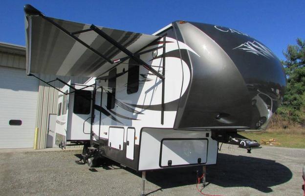 ***Get your Glamping on in this  Luxury 2015 Crossroads Cameo ***