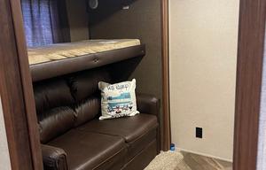 Large, family friendly fifth wheel *Delivery Only*