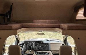 2014 Chateau 28A RV rental photo 9