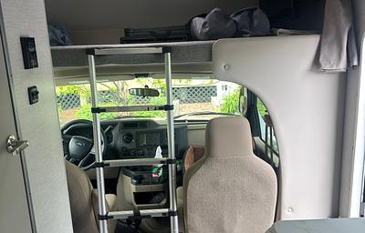 2025 Four Winds 19Z RV rental photo 3
