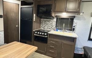 2020 Coleman Lantern 28ft Trailer
