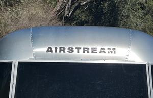 27 foot international - Power awning, Rear Hatch!