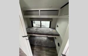 NEW 5TH WHEEL CAMPER WITH ROOM FOR EVERYONE!
