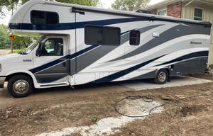 Spacious and Comfortable Class C Motorhome!