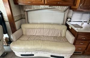 Palace on wheels! -2005 Revolution LE 40 ft