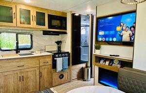 2025 Coachmen RV Freedom Express Select 247SE RV rental photo 8
