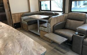 32 ft Class C w/Outdoor Kitchen, all items included