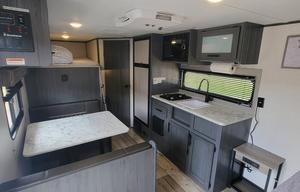★FULL size BUNKS★Sleeps 6★Exit 407