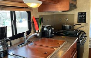 EDWARD - 2014 Winnebago Chalet WF-224VR