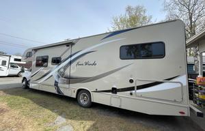 Family RV - Bunks & Space for Kids and Groups