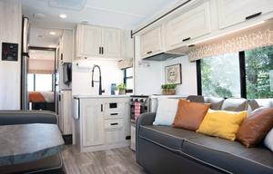 The ULTIMATE Coach - 2023 Sunseeker 3250DSLE
