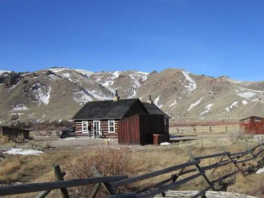 Henneberry House, Loop: Henneberry House