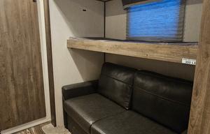 Z&S home on wheels with kids bunk room