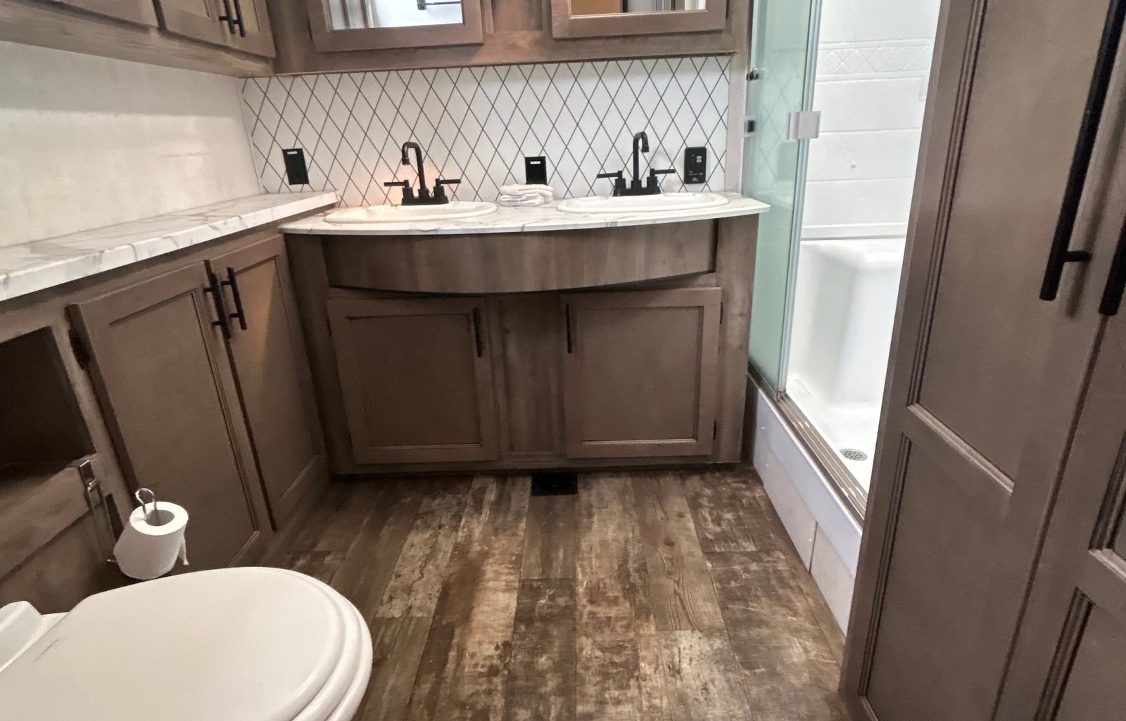 2021 Sabre 37FLH Front-living fifth wheel