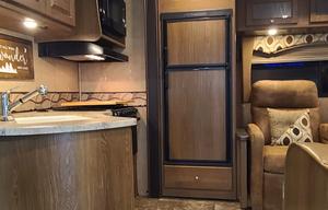 2015 Coachmen RV Leprechaun 317SA Ford 450