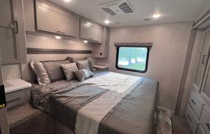 Large Luxury RV with Bunkbeds, Delivery Offered!