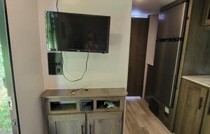 Casey & Crystal's Kid Friendly Vacation on Wheels