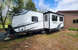 2022 Heartland North Trail 29BHP RV rental photo 5